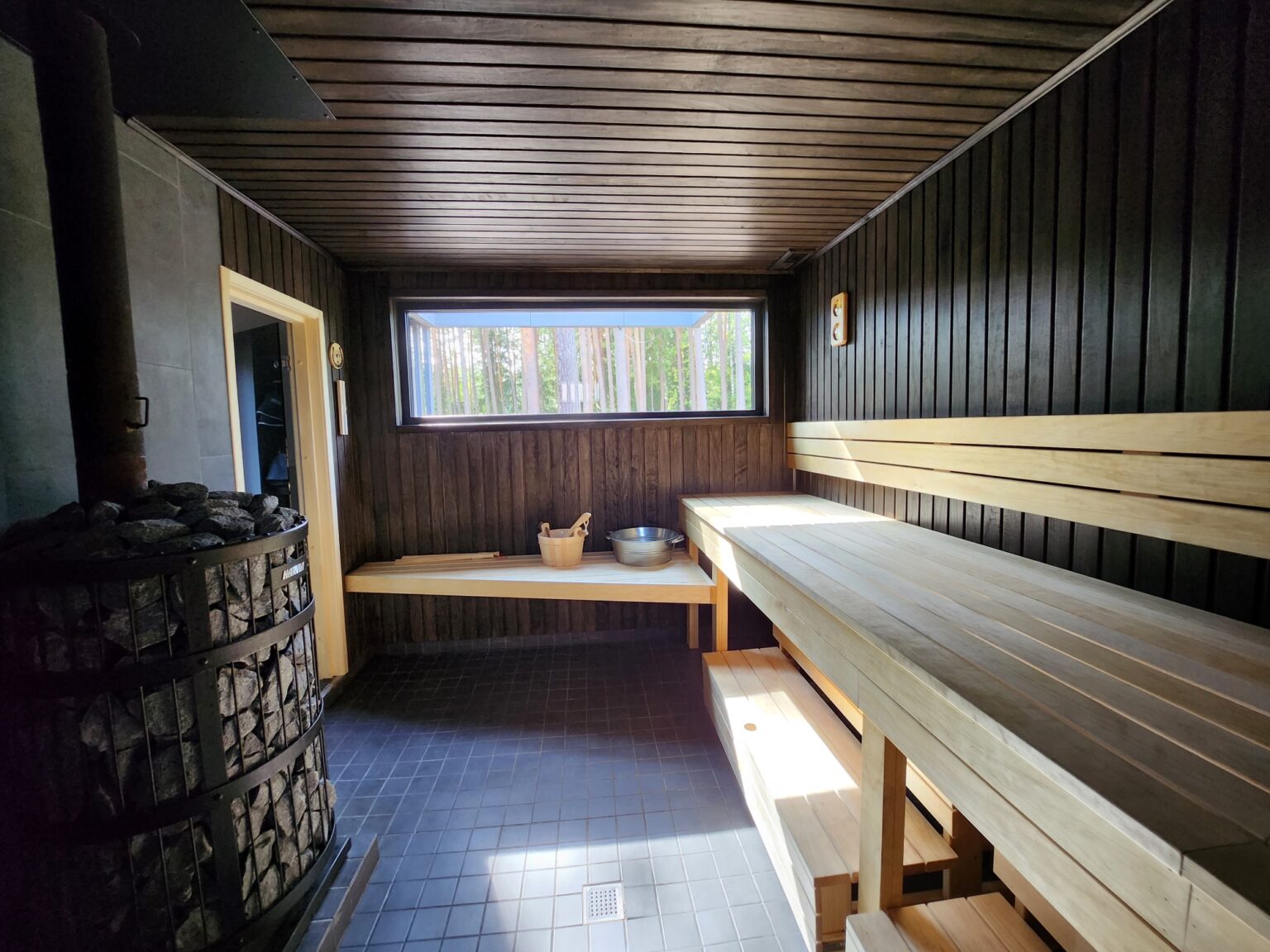 Forrest-glamp-saulkrasti-sauna-house-with-sauna-and-hot-tub (12)