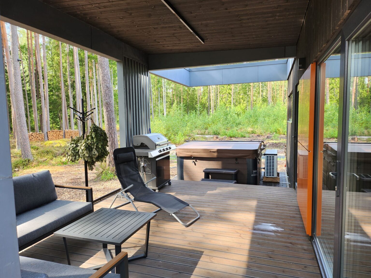 Forrest-glamp-saulkrasti-sauna-house-with-sauna-and-hot-tub (24)