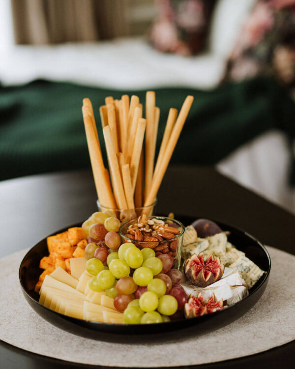 Käseplatte und Rieslingwein